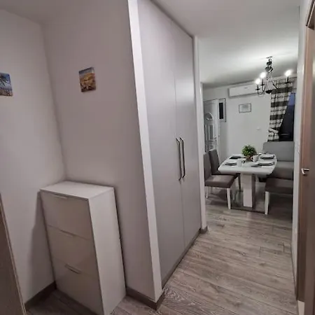 Lägenhet Maris Apartment-balcony With View And Free Parking
