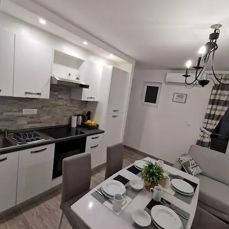 Maris Apartment-balcony With View And Free Parking Apartman