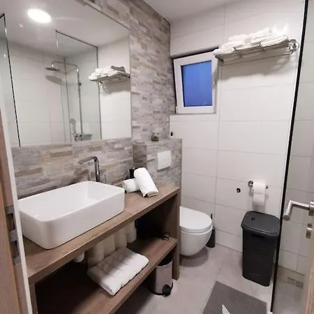 Maris Apartment-balcony With View And Free Parking Apartment